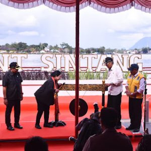 Bupati dan Sekda Sintang Hadiri Peresmian Waterfront Sungai Durian oleh Ketua DPR RI Puan Maharani