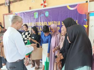 Paulinus Kadis Kominfo Sintang Ajak Pelajar Bijak  Gunakan Medsos di Hadapan Pelajar SMAN 1 Kelam Permai