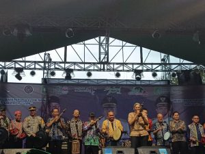 Tiup Alat Musik Tradisional Keledik, Bupati Sintang Buka Kelam Tourism Festival Tahun 2023