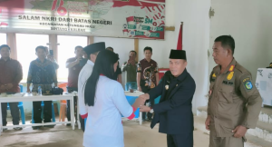 Nahum Ramdi Kukuhkan Perpanjangan Masa Jabatan BPD Se Kecamatan Ketungau Hulu