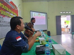 Kesbangpol Sintang Laksanakan Kegiatan Sosialisasi Pendidikan Politik di Sungai Ana, Ketua KPU Sintang Jadi Narasumber