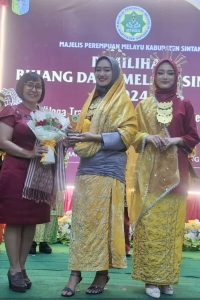 Malam Puncak Pemilihan Bujang Dara Melayu Sintang 2024, Hendrika Jadi Juri