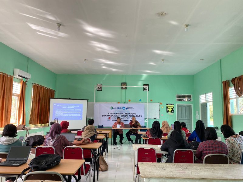 Kominfo Sintang Berikan Tips Memperkuat Digital Branding SMA Negeri 4 Sintang