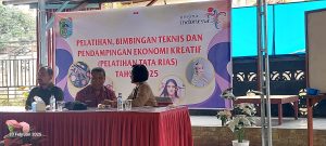 Dorong Ekonomi Kreatif, Disporapar Sintang Laksanakan Pelatihan Tata Rias