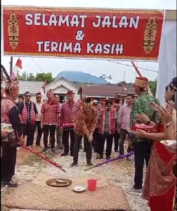 Toni Wakil Ketua DAD Sintang Buka Gawai di Desa Mangat Baru Kecamatan Dedai