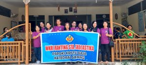 Berbagi Kasih, WKRI Ranting Santa Skolastika Sintang Kunjungi Panti Asuhan Bhakti Luhur Nanga Pinoh