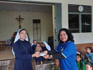 WKRI Cabang Katedral Sintang Kunjungi Panti Asuhan Bhakti Luhur Nanga Pinoh