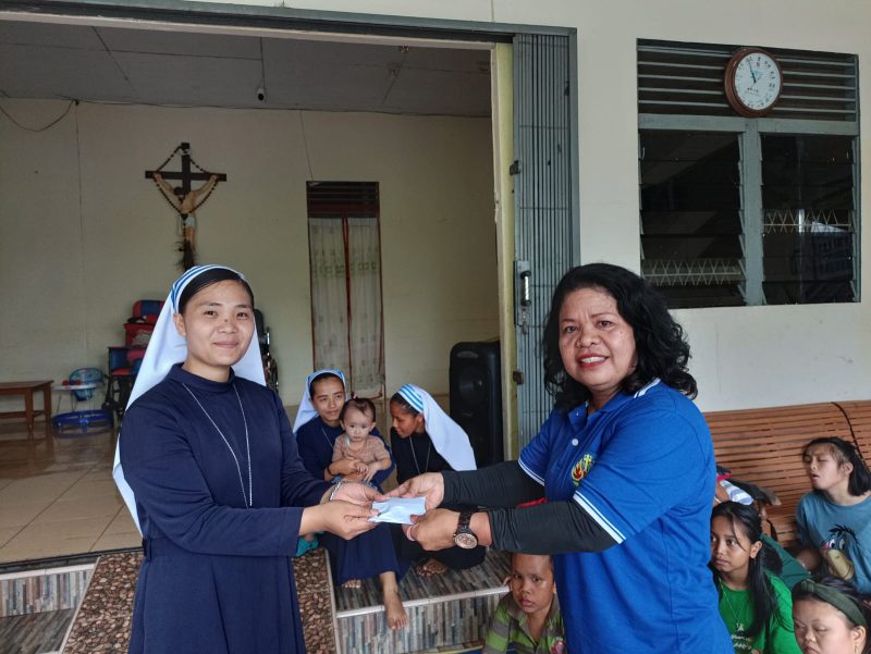 WKRI Cabang Katedral Sintang Kunjungi Panti Asuhan Bhakti Luhur Nanga Pinoh