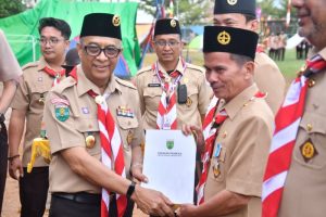 Peduli Pramuka, Bupati dan Wabup Sintang Terima Penghargaan Kwarnas dan Kwarda Pramuka