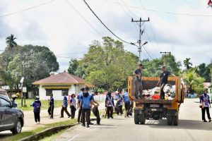 Peserta Raida Kalbar 2025 Lakukan Aksi Pungut Sampah dan Bersihkan Masjid
