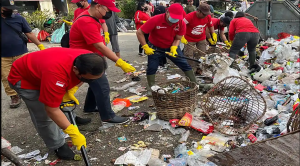 Kumpulkan Sampah, PDI P Sintang Dukung Pengelolaan Sampah Yang Baik di Kabupaten Sintang